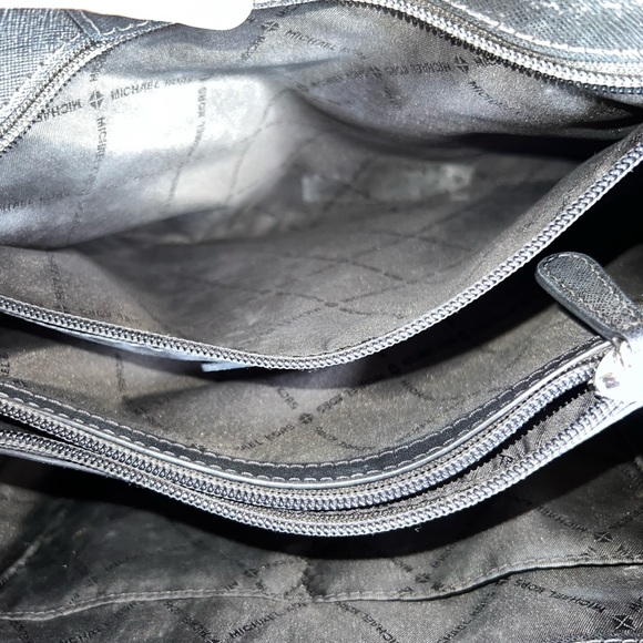 Black used Michael Kors Handbag 👜 - Picture 4 of 13